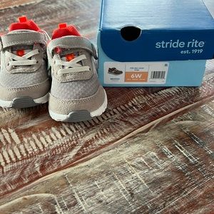 Stride rite zips runners size 6w